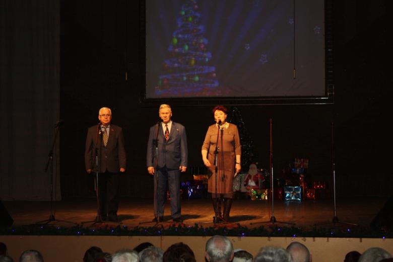 Депутат Тюменской областной Думы, руководитель фракции КПРФ поздравила участников Клуба ветеранов с Новым годом