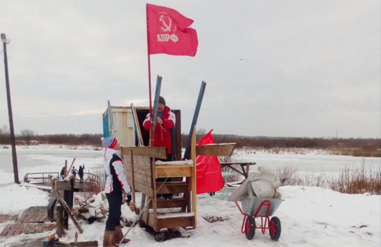 Коммунисты Тюменского района приняли участие в открытии сезона моржей