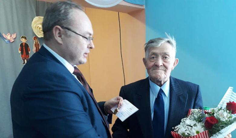 Юрий Юхневич поздравил с юбилеем товарища по партии