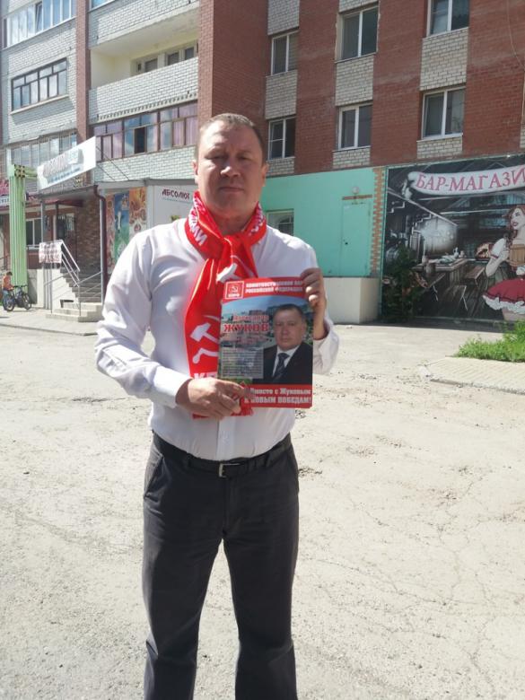 Александр Александрович Жуков проводит одиночные пикеты в избирательном округе № 26