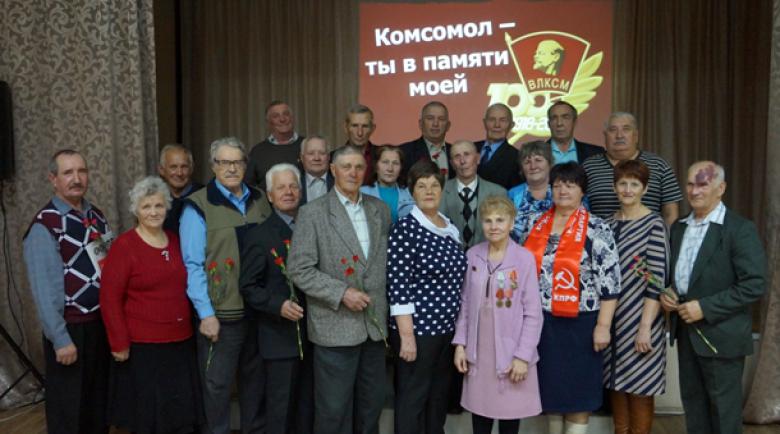 В центре развития детей с. Казанское прошло совместное  торжественное мероприятие ,посвященное 100-летию Ленинского комсомола