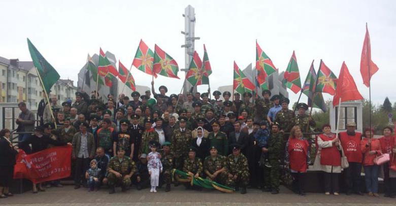Тобольские коммунисты приняли участие в шествии и митинге в честь Дня пограничника