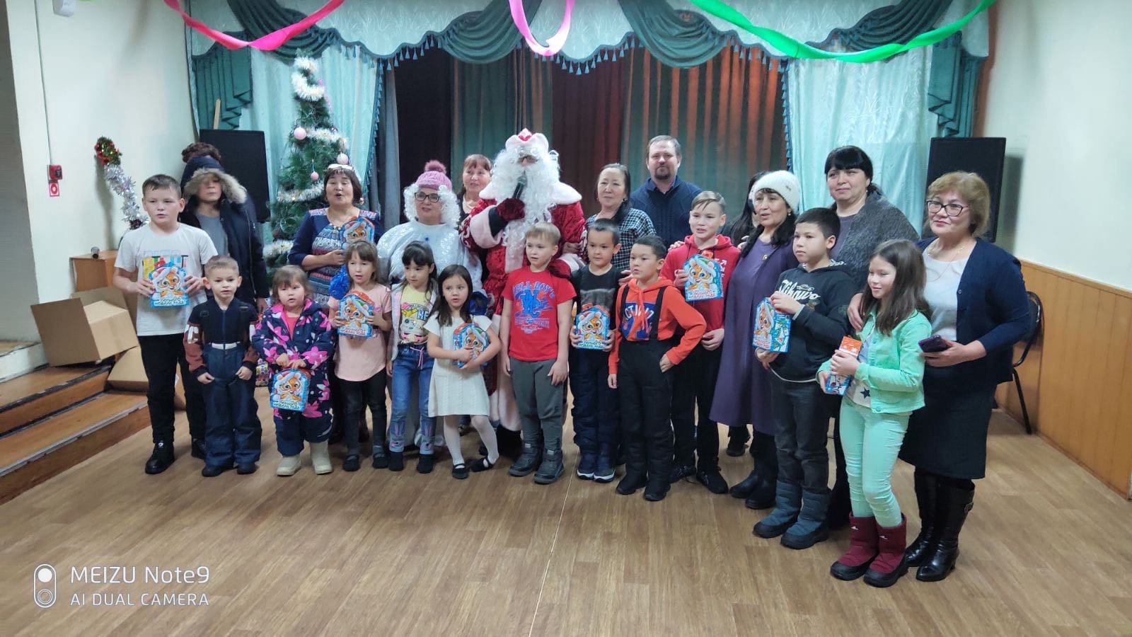 Артисты-коммунисты Тюменского обкома КПРФ завершили новогодние поздравления в регионе