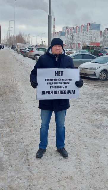 02 В Тюмени проходят одиночные пикеты в защиту Юрия Юхневича
